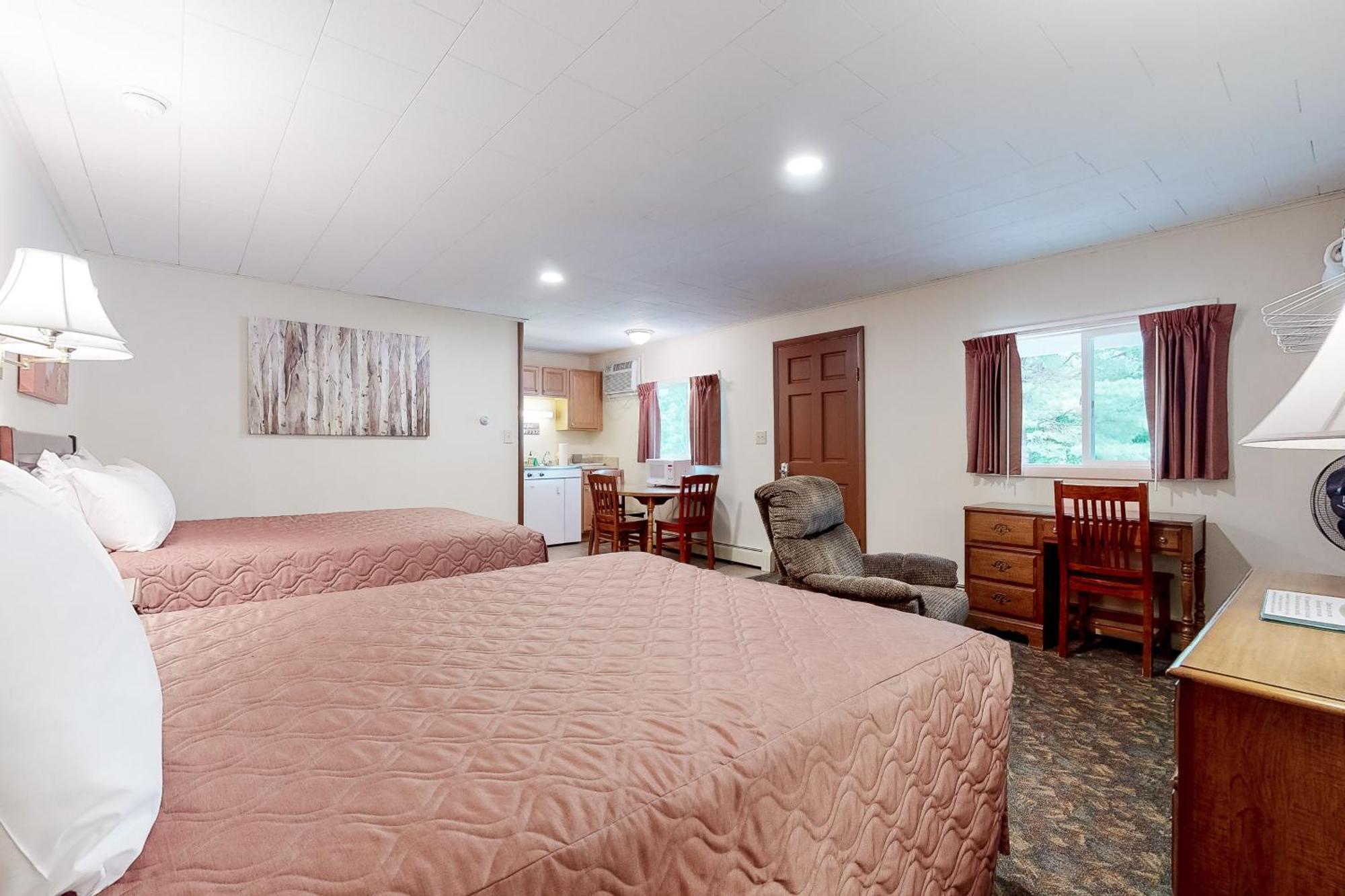 Riverbank Motel And Cabins Managed By Vacasa Lincoln Room photo